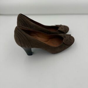 Clarks Artisan Suede Pumps